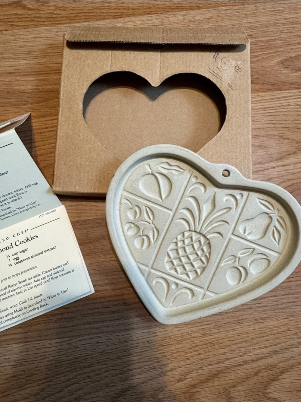 The Pampered Chef Cream Heart-Shaped Hospitality Cookie Mold
